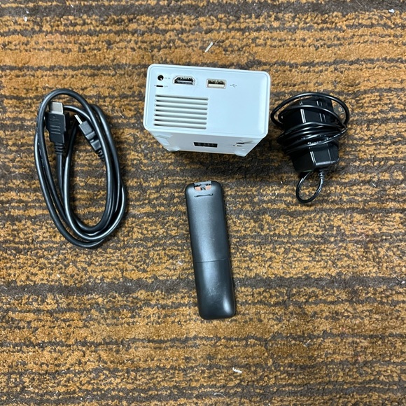 Mini projector - Picture 2 of 7